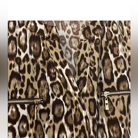 Belle by Kim Gravel Leopard Print Zip-Pocket Top in Brown and Cream - Picture 5 of 8